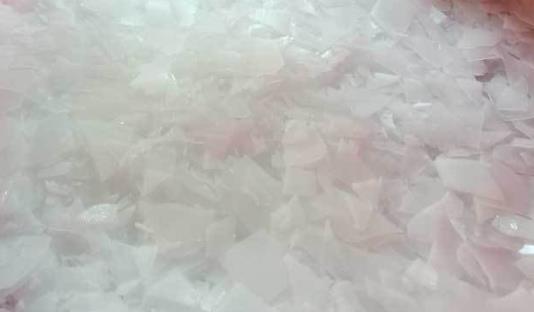 如果出現(xiàn)冰塊粘連，可能是因?yàn)橹票^程中水溫控制不當(dāng)